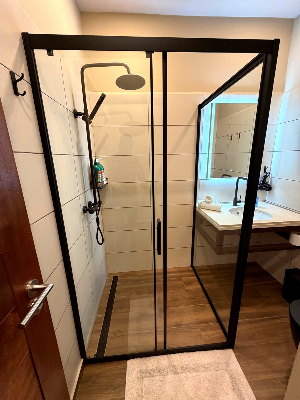 Waaigat Lagoon studio bathroom